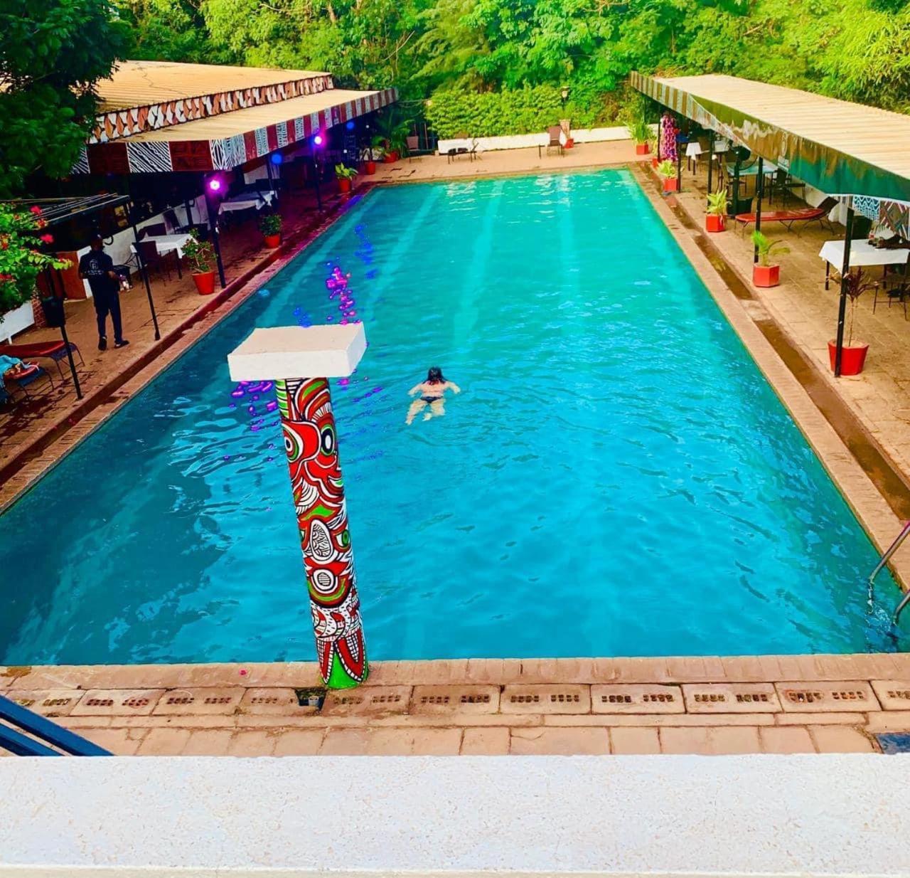 Hotel Ricardo วากาดูกู ภายนอก รูปภาพ