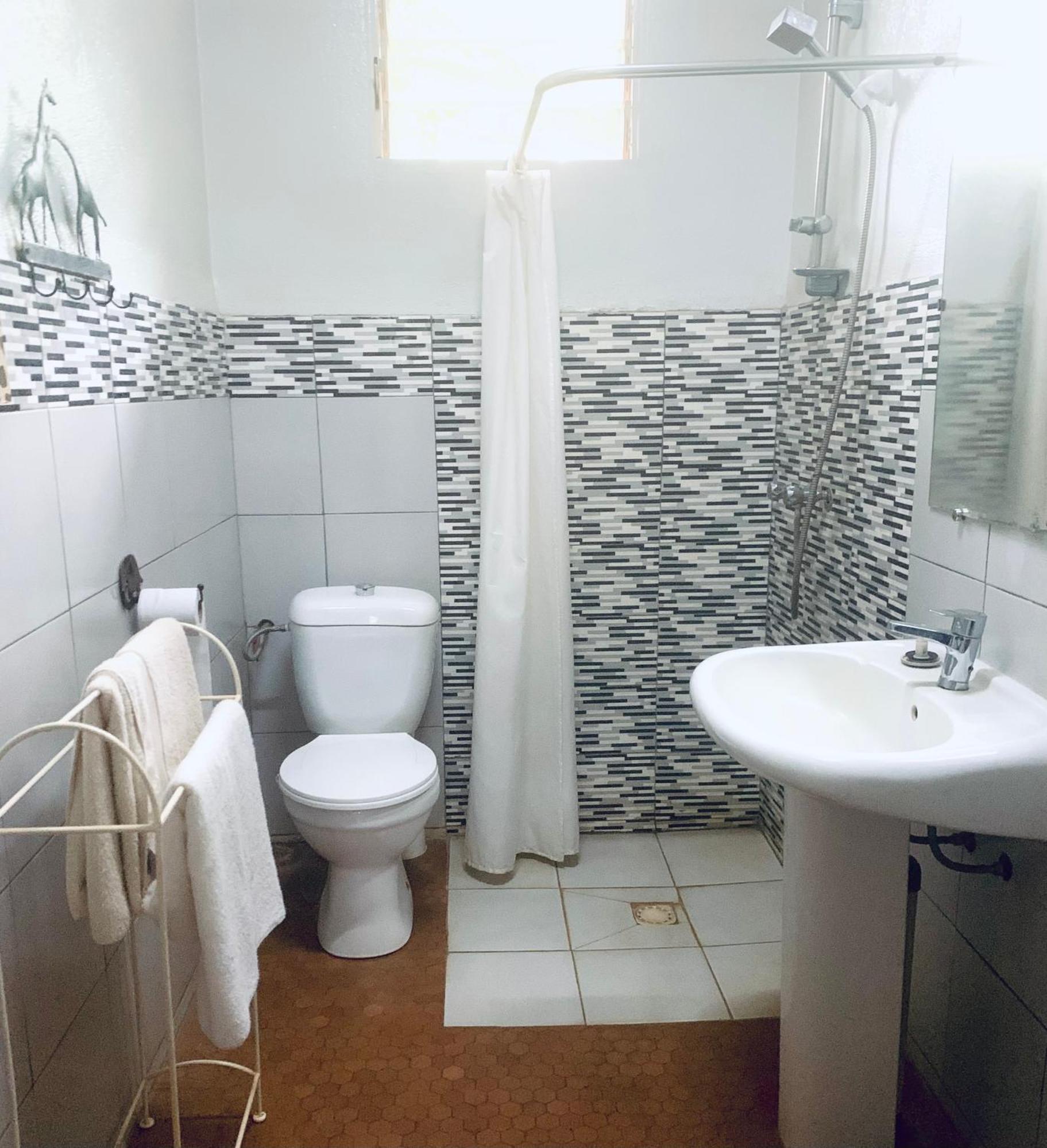 Hotel Ricardo วากาดูกู ภายนอก รูปภาพ